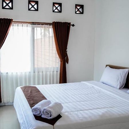 Hotel Pondok Putri Batukaras Buitenkant foto