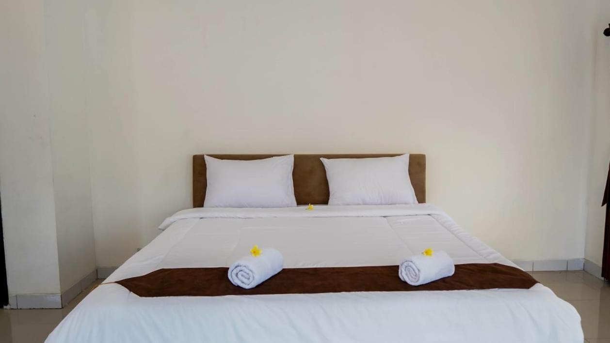 Hotel Pondok Putri Batukaras Buitenkant foto