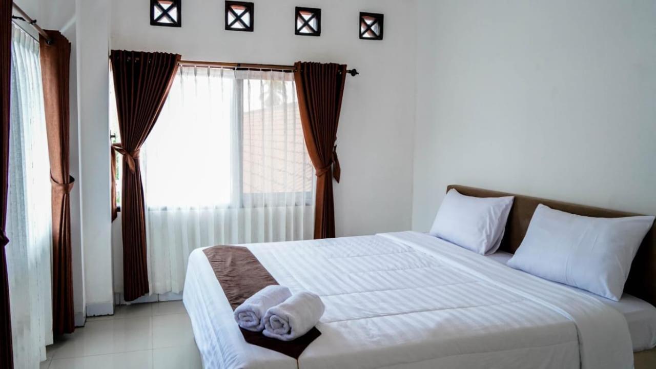 Hotel Pondok Putri Batukaras Buitenkant foto