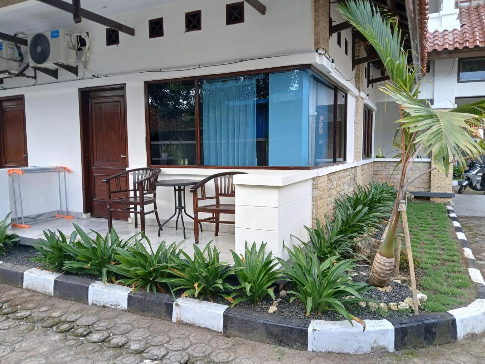 Hotel Pondok Putri Batukaras Buitenkant foto