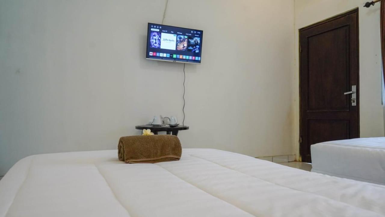 Hotel Pondok Putri Batukaras Buitenkant foto