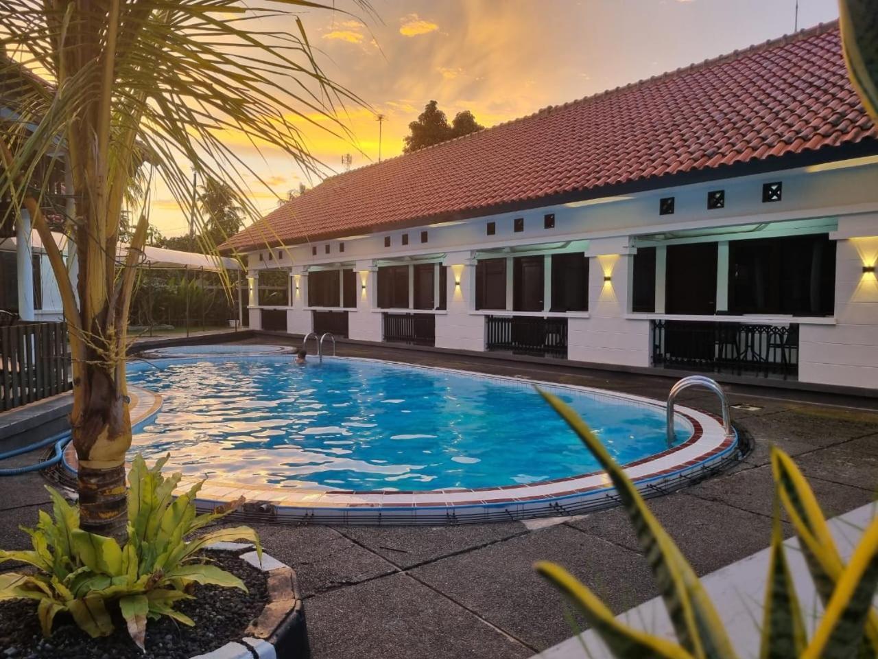 Hotel Pondok Putri Batukaras Buitenkant foto
